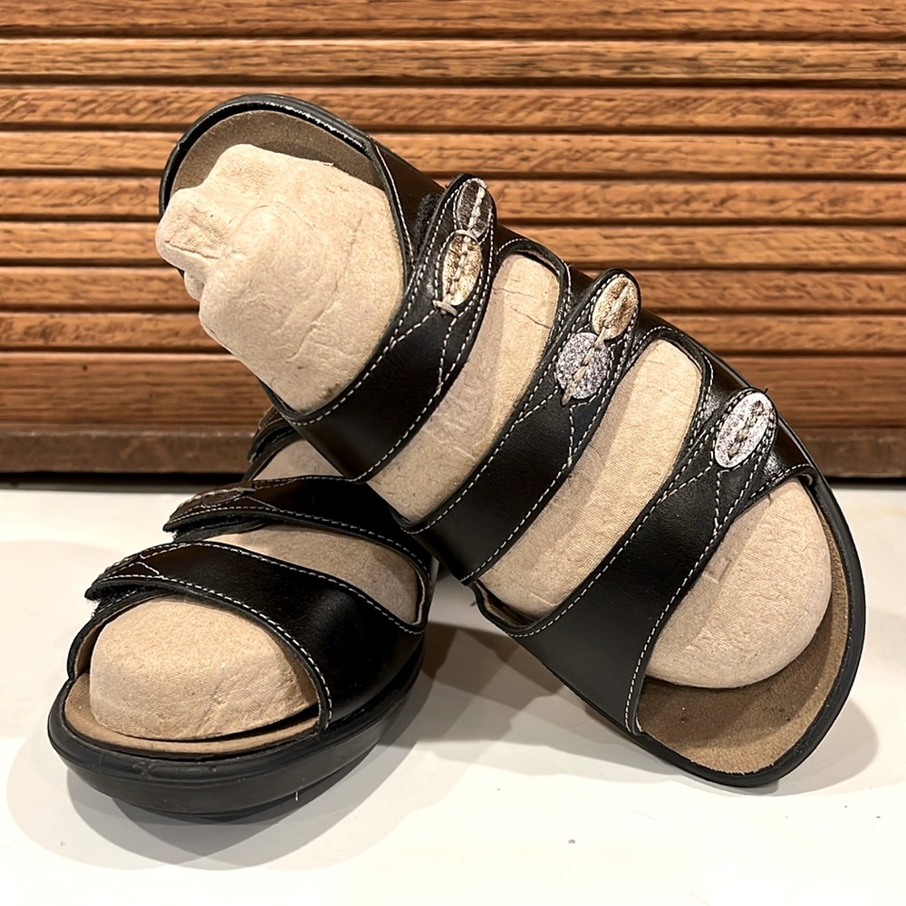 Romika leather slides / sandals with adjustable Velcro straps made in Germany